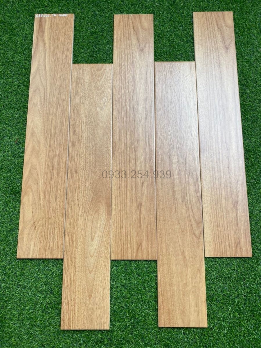 - Phân phối gạch giả gỗ 15x90 giá rẻ, gạch vân gỗ 15x60, gạch lát sàn giả gỗ 15x80, gạch lát nền giả gỗ 20x120 tại Tp.HCM.Ngoài Gạch lát nền giả gỗ 20x100, chúng tôi còn có Gạch giả gỗ 15x60, gạch giả gỗ 15x80, gạch giả gỗ 20x120, gạch giả gỗ 60x60 với nhiều hãng và chất liệu khác nhau cho khách hàng đa dạng sự lựa chọn